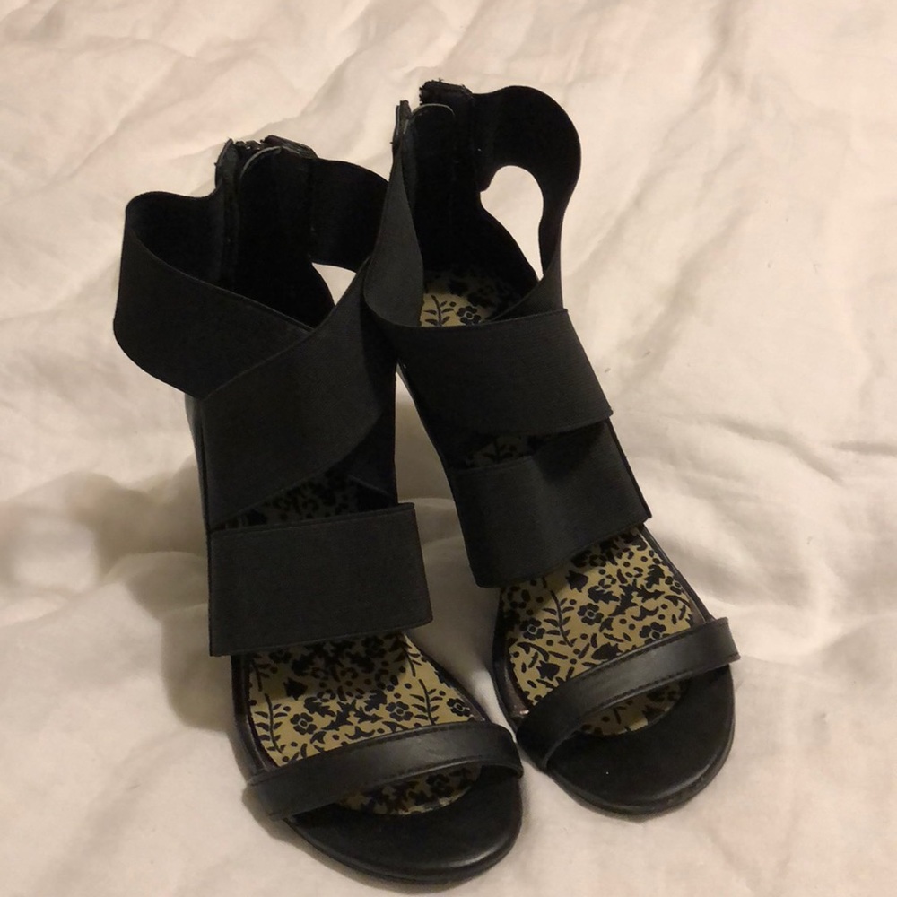 High heels - Picture 1 of 3
